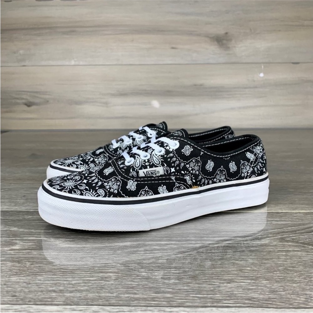 Vans - Authentic - Black and White Bandana Print